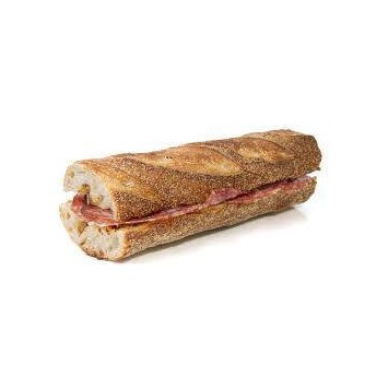 Sandwich salami baguette